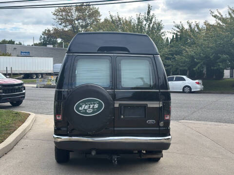 2003 Ford E-Series E-250 SD