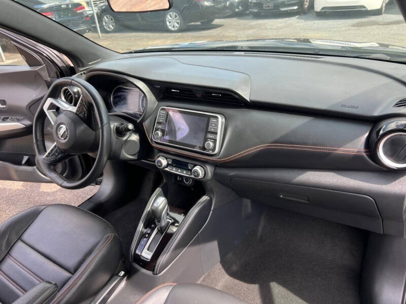 2020 Nissan Kicks SR