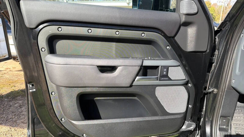 2024 Land Rover Defender 130 P400 X-Dynamic SE