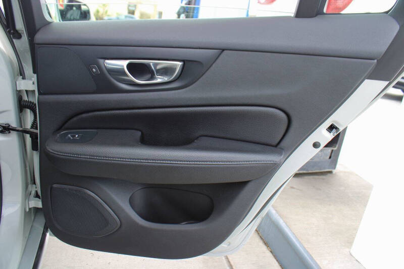 2020 Volvo V60 T5 Momentum