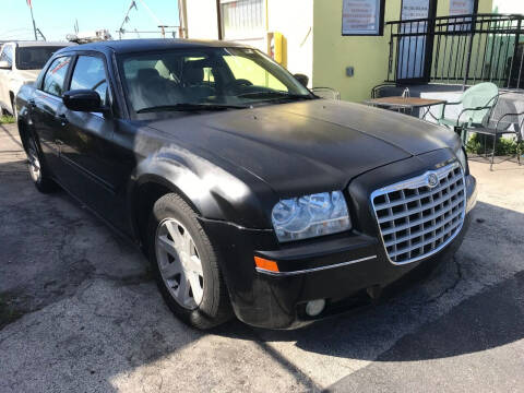 2005 Chrysler 300 for sale at MIAMI AUTO LIQUIDATORS in Miami FL