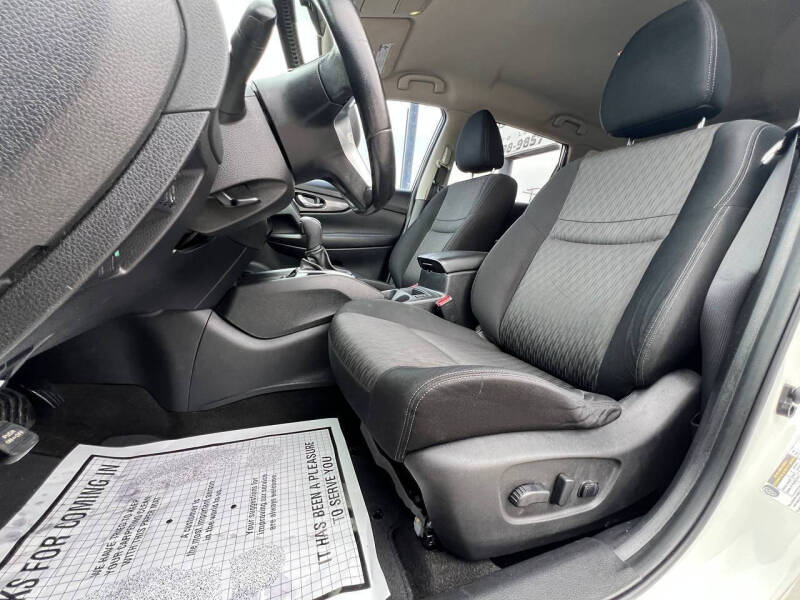 2017 Nissan Rogue SV