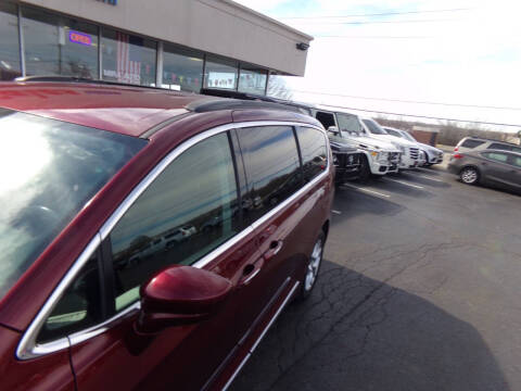 2017 Chrysler Pacifica Touring-L