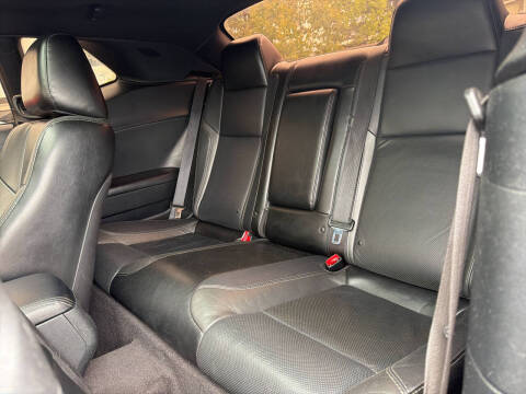2017 Dodge Challenger SXT Plus