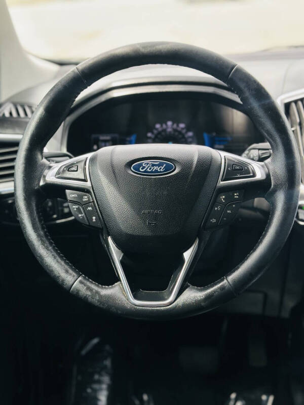 2022 Ford Edge Titanium