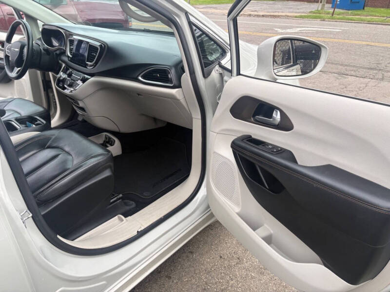 2017 Chrysler Pacifica Touring Plus