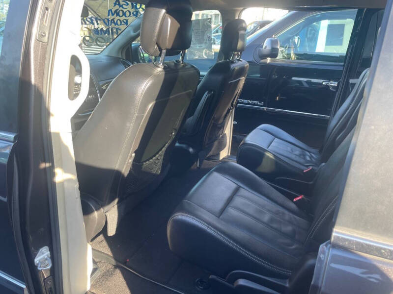 2016 Chrysler Town and Country Touring