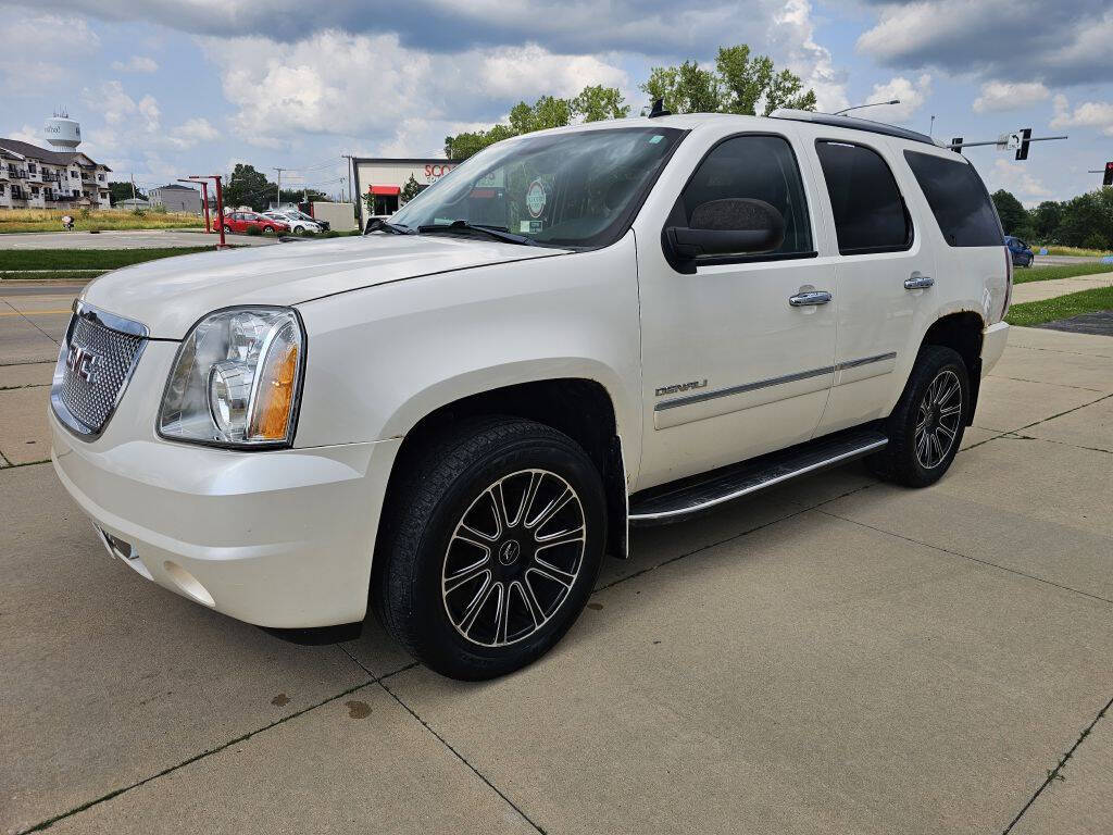 2011 GMC Yukon for sale at Bigfoot Auto in Hiawatha, IA