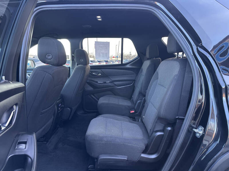 2023 Chevrolet Traverse LT Cloth