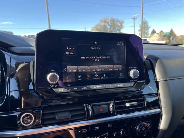 2024 Nissan Pathfinder SV