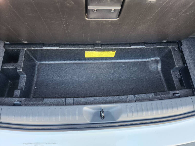 2014 Toyota Prius v Two