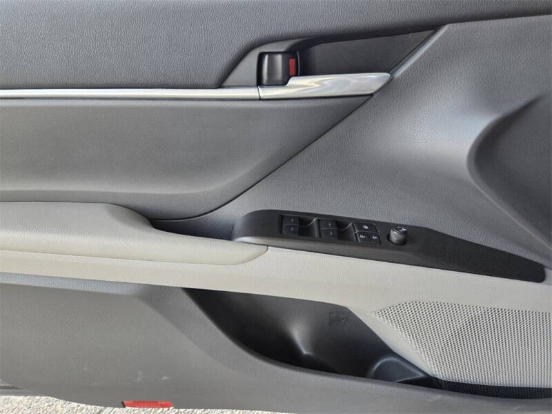 2024 Toyota Camry Hybrid SE