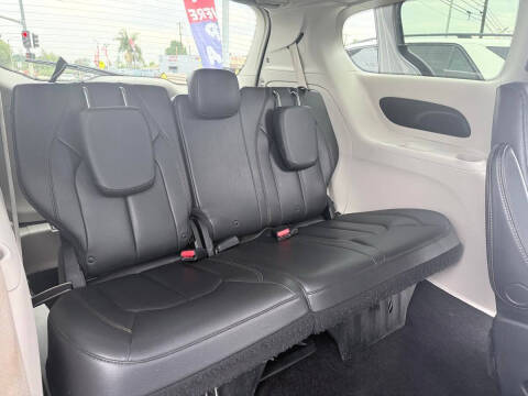 2017 Chrysler Pacifica Touring-L