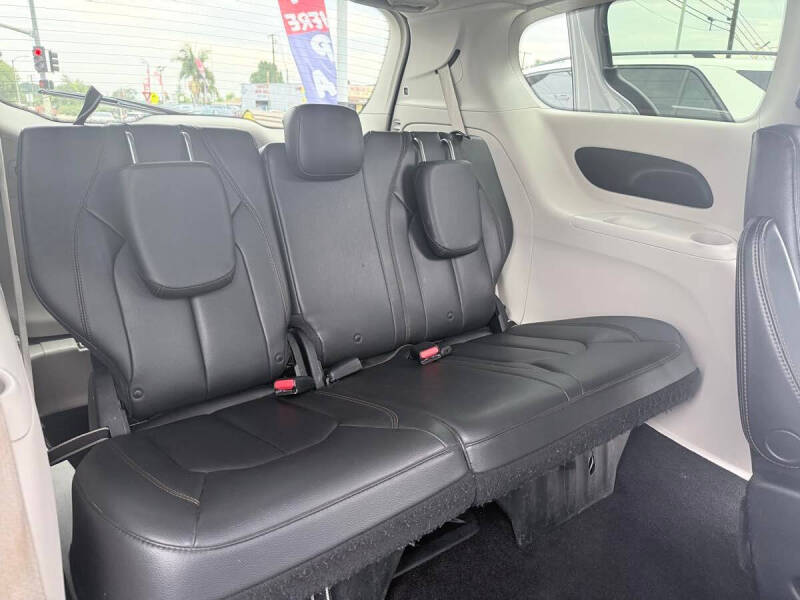 2017 Chrysler Pacifica Touring-L