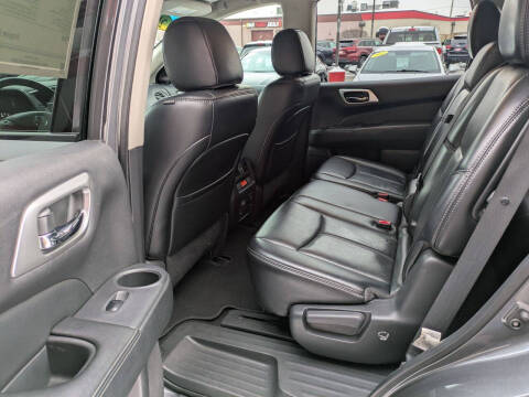 2017 Nissan Pathfinder SL