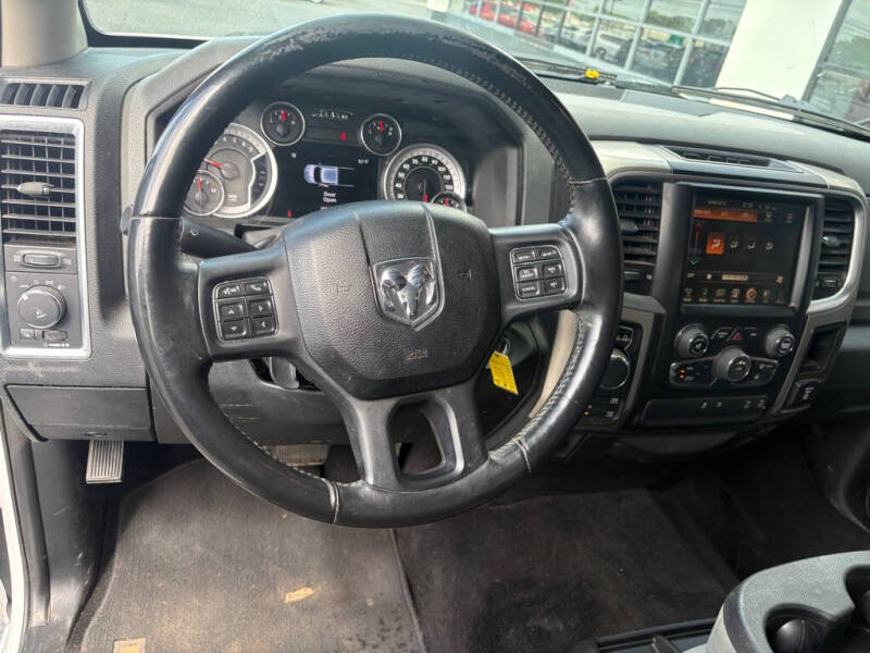2016 RAM 1500 SLT