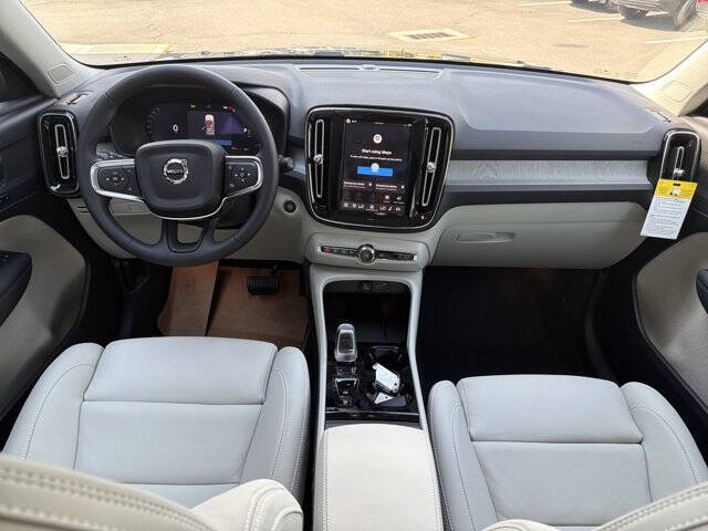 2026 Volvo XC40 B5 Plus