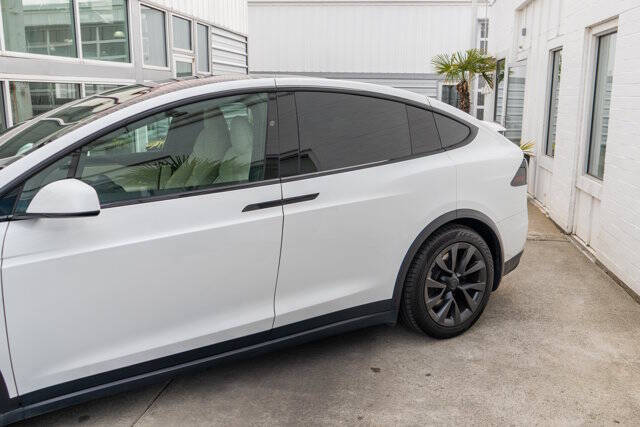 2022 Tesla Model X 14