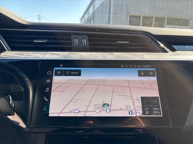 2022 Audi e-tron quattro Premium Plus