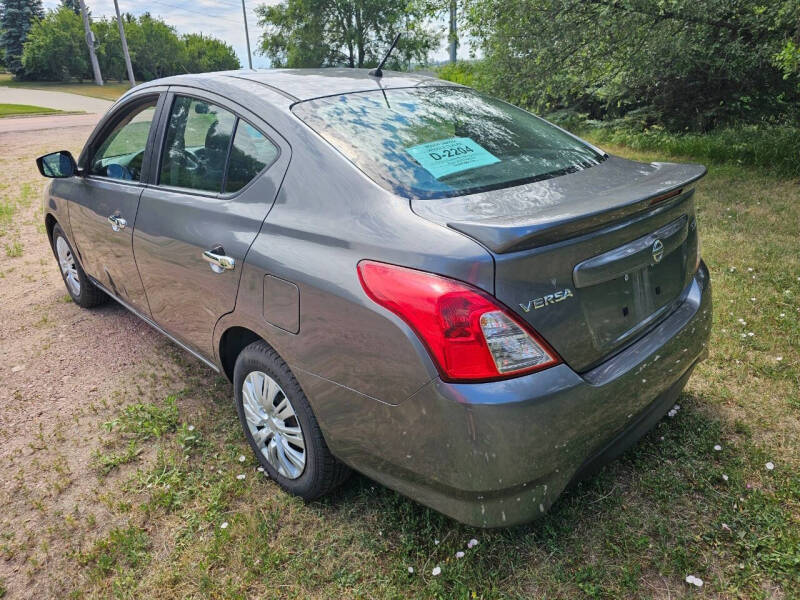 2019 Nissan Versa SV