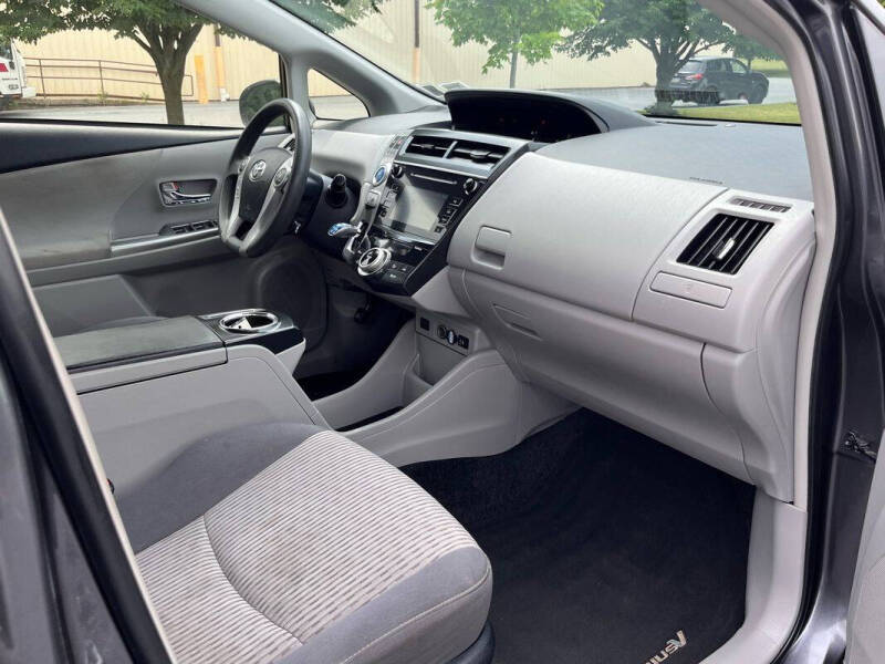 2016 Toyota Prius v Two