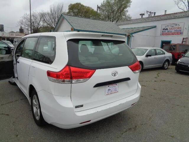 2011 Toyota Sienna Base 7-Passenger