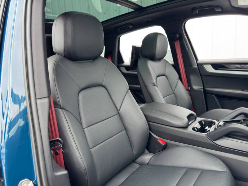 2024 Porsche Cayenne E-Hybrid