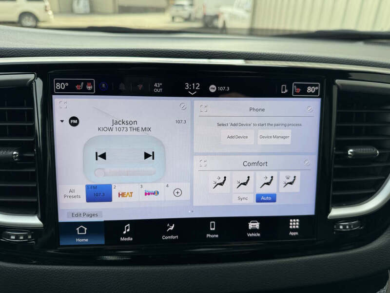 2025 Chrysler Pacifica Select