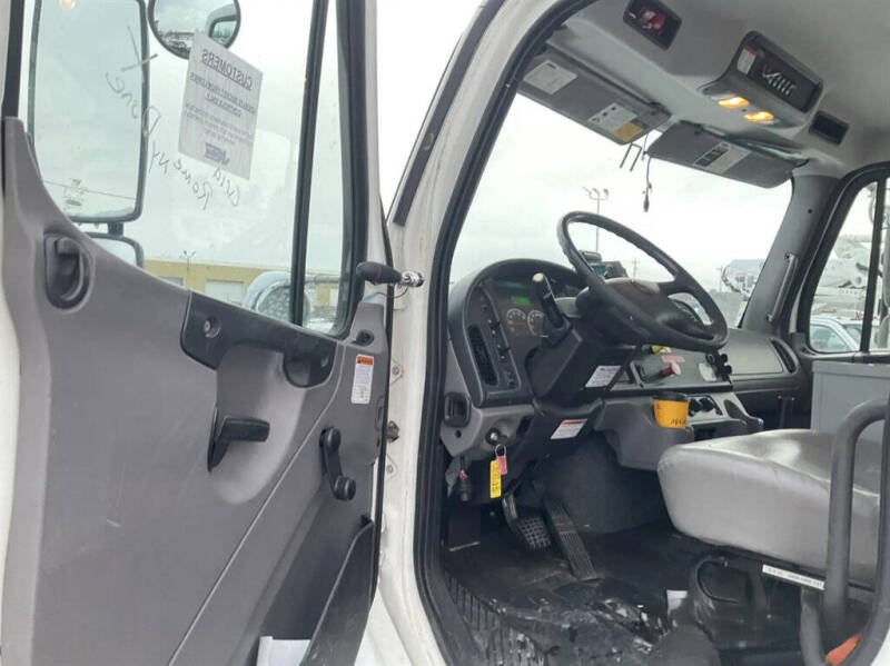2016 Freightliner M2 106