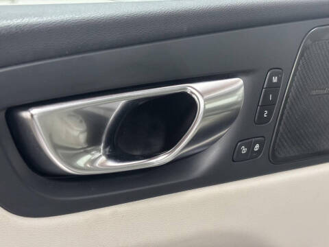 2023 Volvo XC60 B6 Ultimate Bright Theme