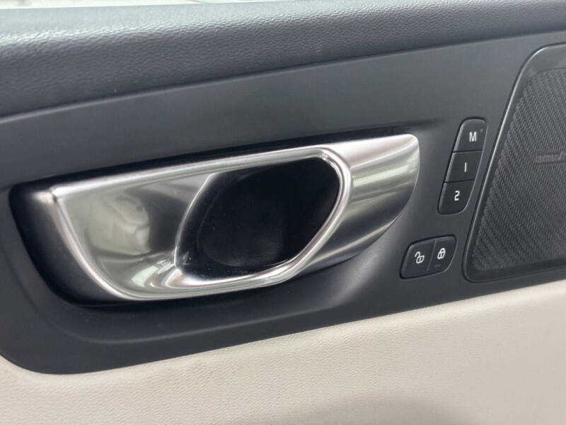 2023 Volvo XC60 B6 Ultimate Bright Theme
