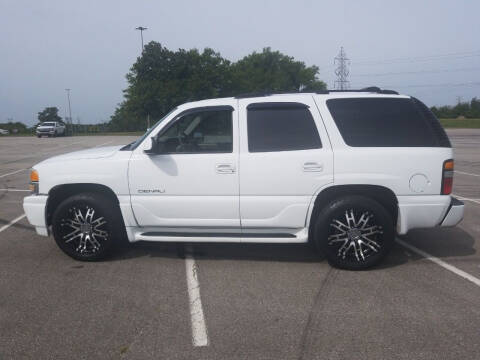 2004 GMC Yukon for sale at CAR-MART AUTO SALES in Maryville TN