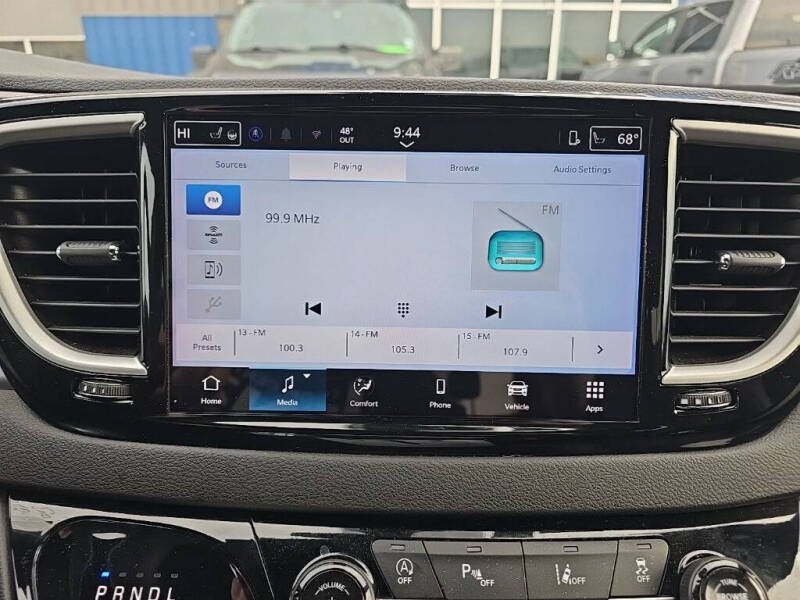 2025 Chrysler Pacifica Select