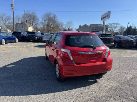 2014 Toyota Yaris 5-Door LE