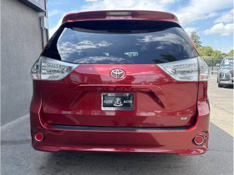 2017 Toyota Sienna SE Premium 8-Passenger