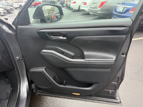 2022 Toyota Highlander Hybrid XLE