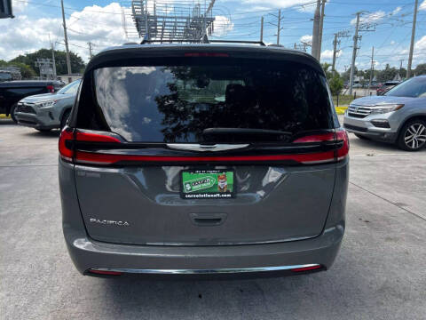 2022 Chrysler Pacifica Touring L