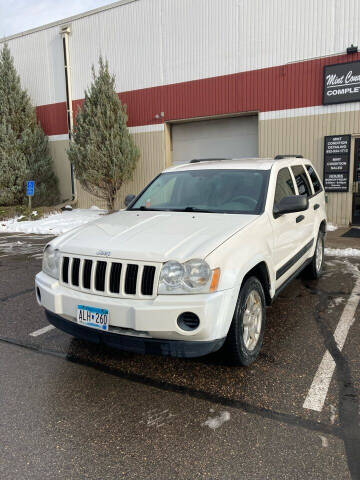 2005 Jeep Grand Cherokee for sale at Specialty Auto Wholesalers Inc in Eden Prairie MN