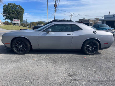2015 Dodge Challenger R/T Scat Pack Shaker