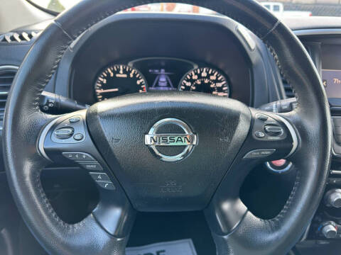 2020 Nissan Pathfinder SV