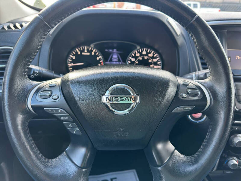 2020 Nissan Pathfinder SV