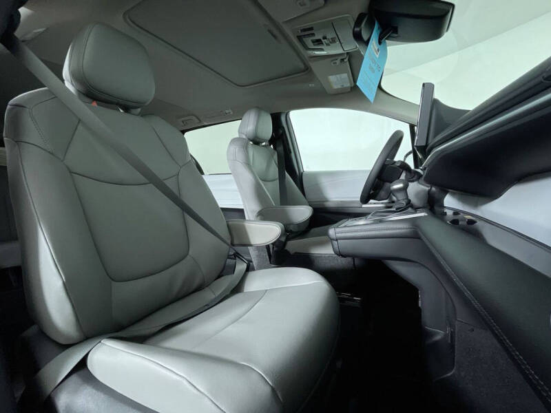 2025 Toyota Sienna XLE 7-Passenger