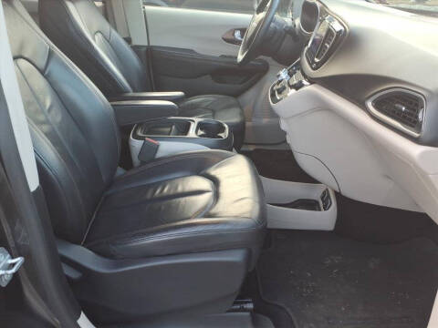 2017 Chrysler Pacifica Touring-L