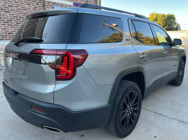 2023 GMC Acadia SLT