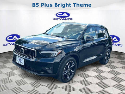2023 Volvo XC40 B5 Plus Bright Theme