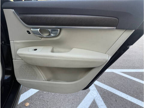 2020 Volvo V90 Cross Country T6