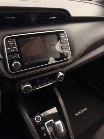 2020 Nissan Kicks SR