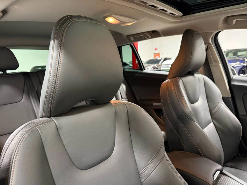 2016 Volvo V60 Cross Country T5