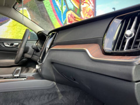 2023 Volvo S60 B5 Ultimate Bright Theme