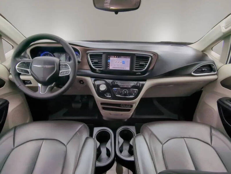 2023 Chrysler Voyager LX